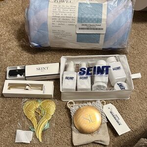Seint Makeup and Accessories Set